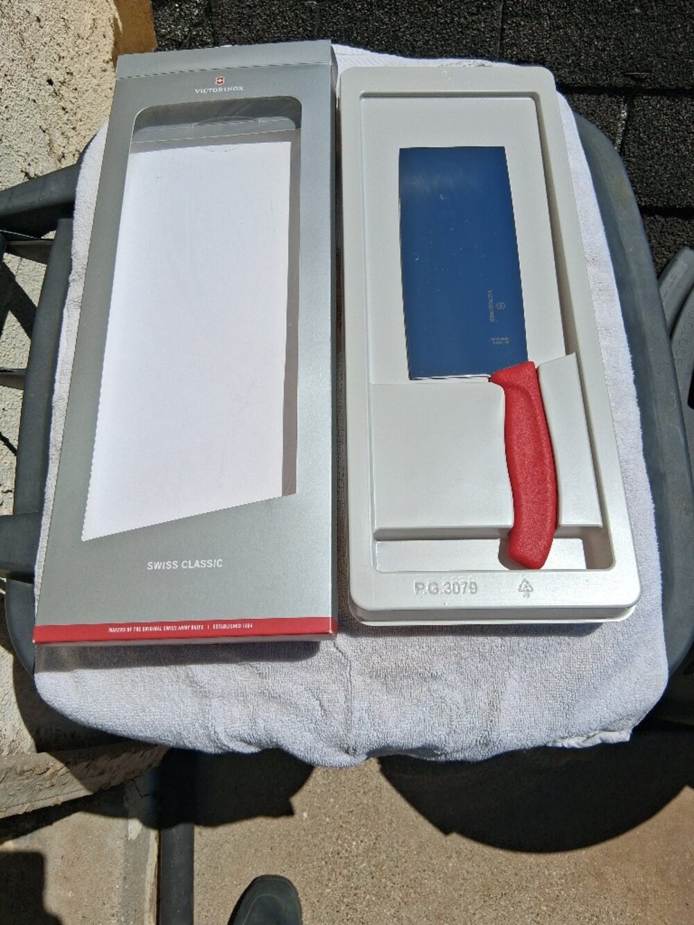 Victorinox Swiss Classic Chinese Chef’s Knife 7” 6.8561.18G Red Handle OOS